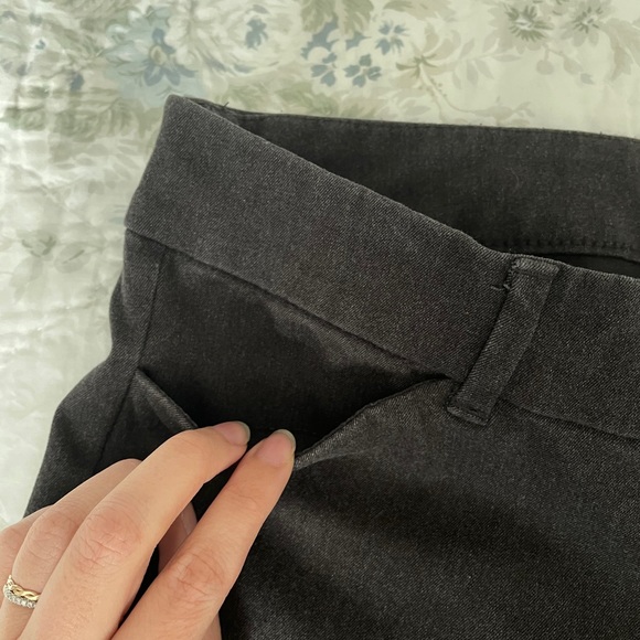 Old Navy Mid-Rise Pixie Ankle Pants Size 6 Reg. - Picture 10 of 16